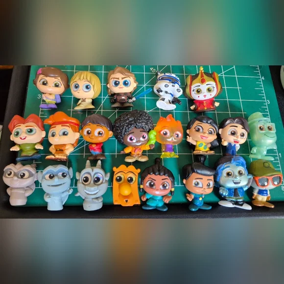 Disney Colorful Character Action Figure Set - Picture 1 of 4